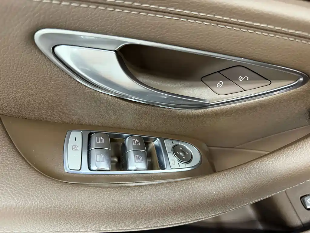 Mercedes-Benz E-Class — миниатюра 18