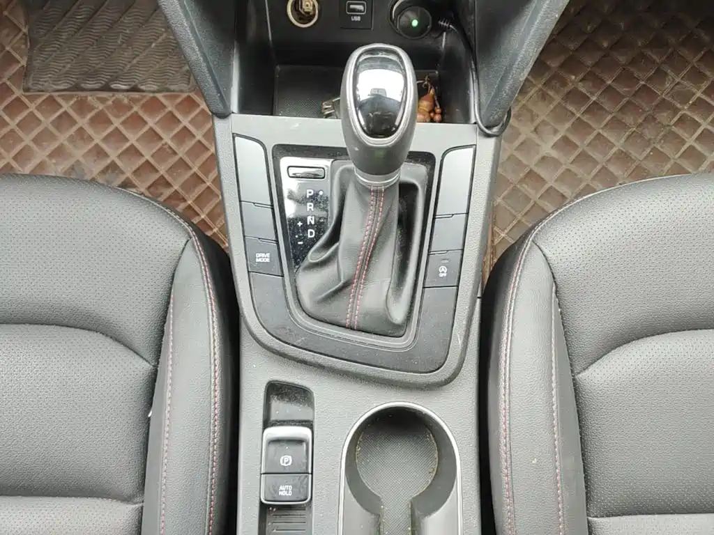 Hyundai Elantra — миниатюра 14