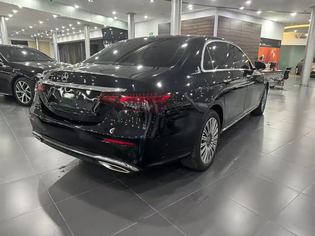 Mercedes-Benz E-Class — миниатюра 5