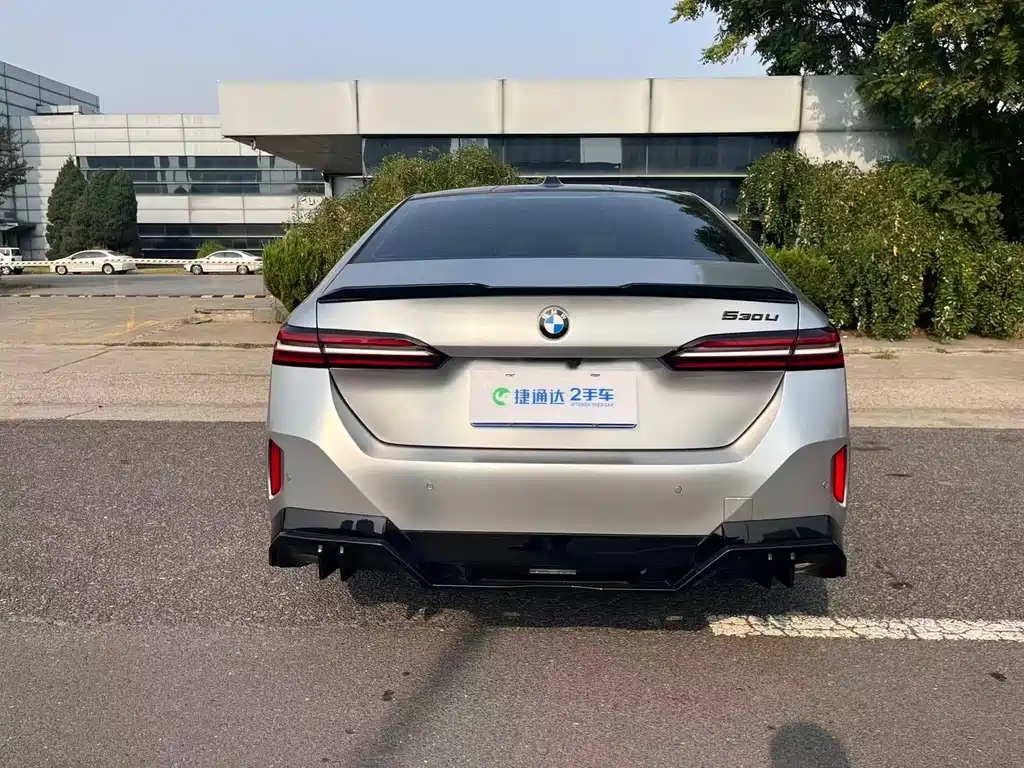 BMW 5 Series — миниатюра 3