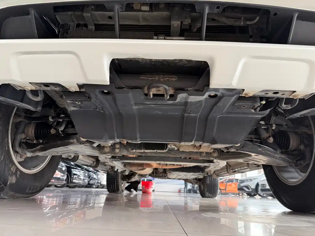 Nissan Patrol — миниатюра 21