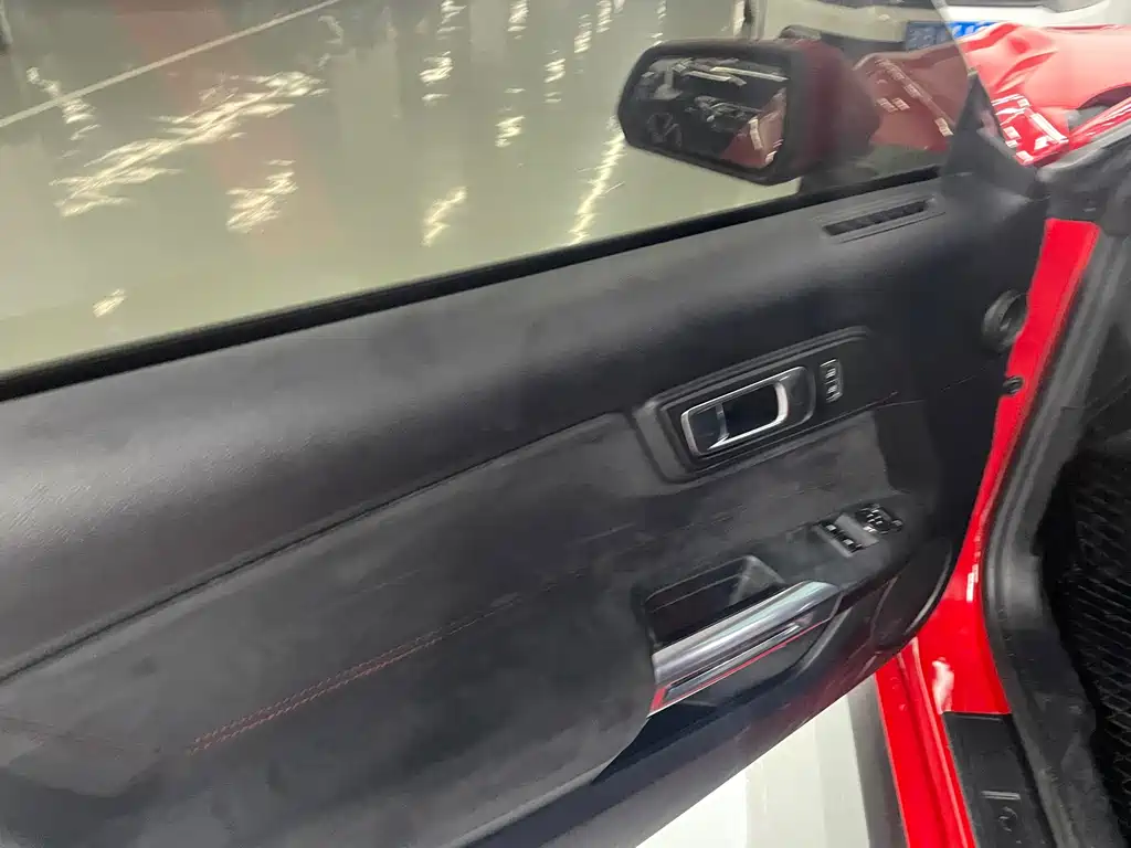 Ford Mustang — миниатюра 9