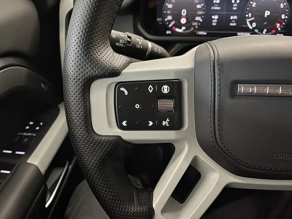 Land Rover Defender — миниатюра 21