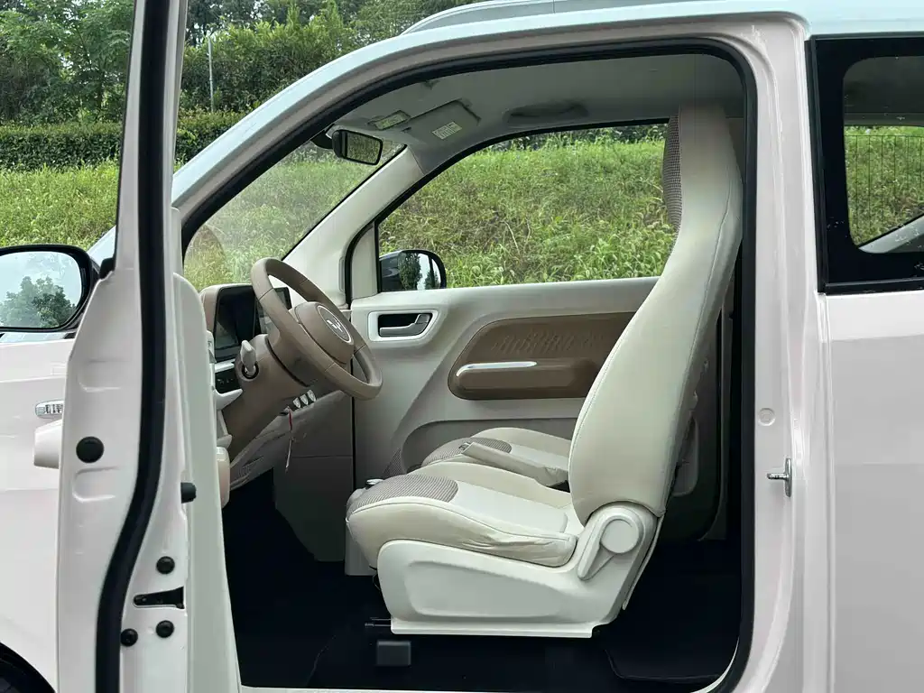 Wuling MINIEV — миниатюра 12