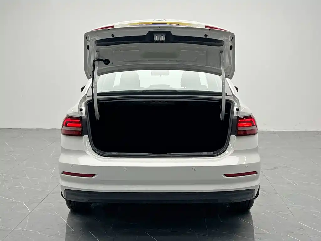 Volkswagen Lavida — миниатюра 9
