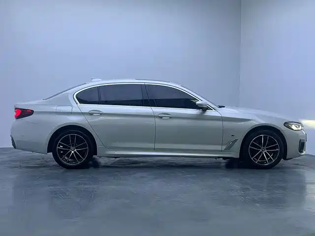 BMW 5 Series — миниатюра 19