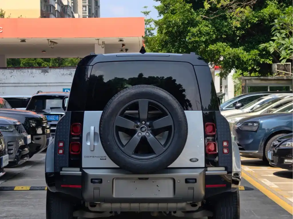 Land Rover Defender — миниатюра 10