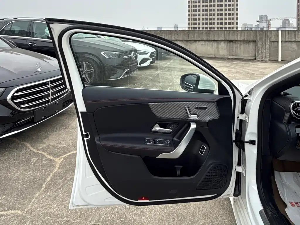 Mercedes-Benz A-Class A 2025 A 200 L Fashion