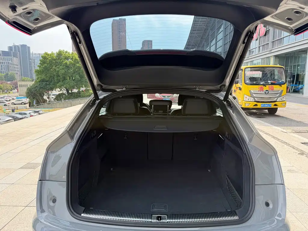 Audi Q5L Sportback — миниатюра 12