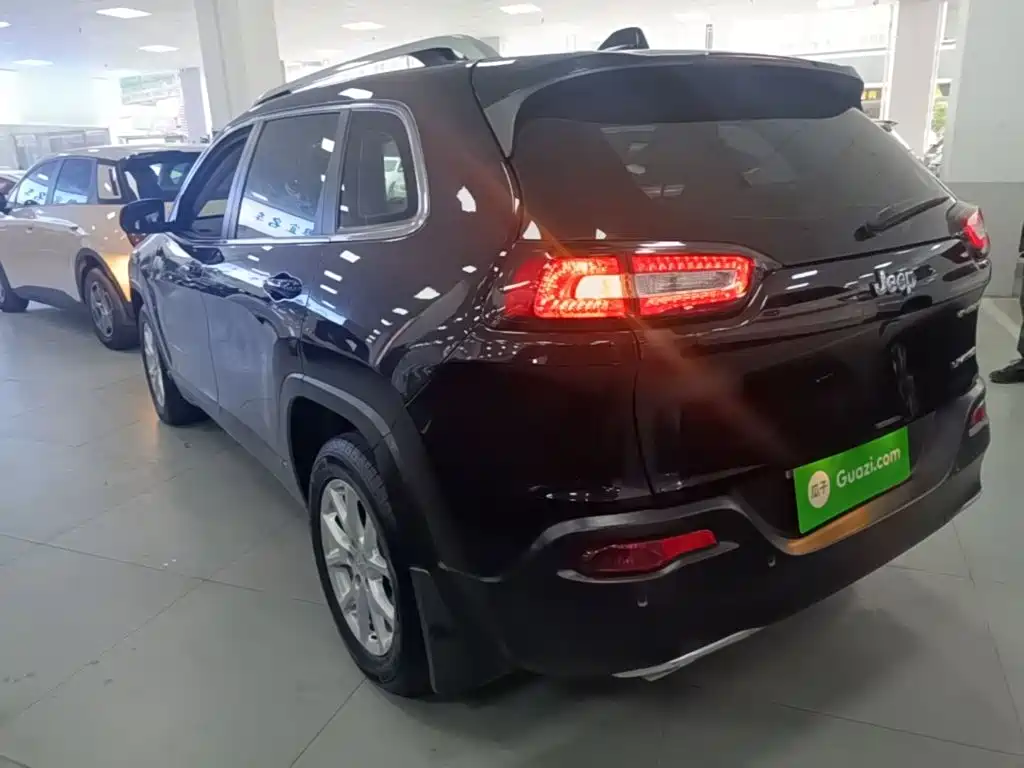 Jeep Cherokee — миниатюра 5