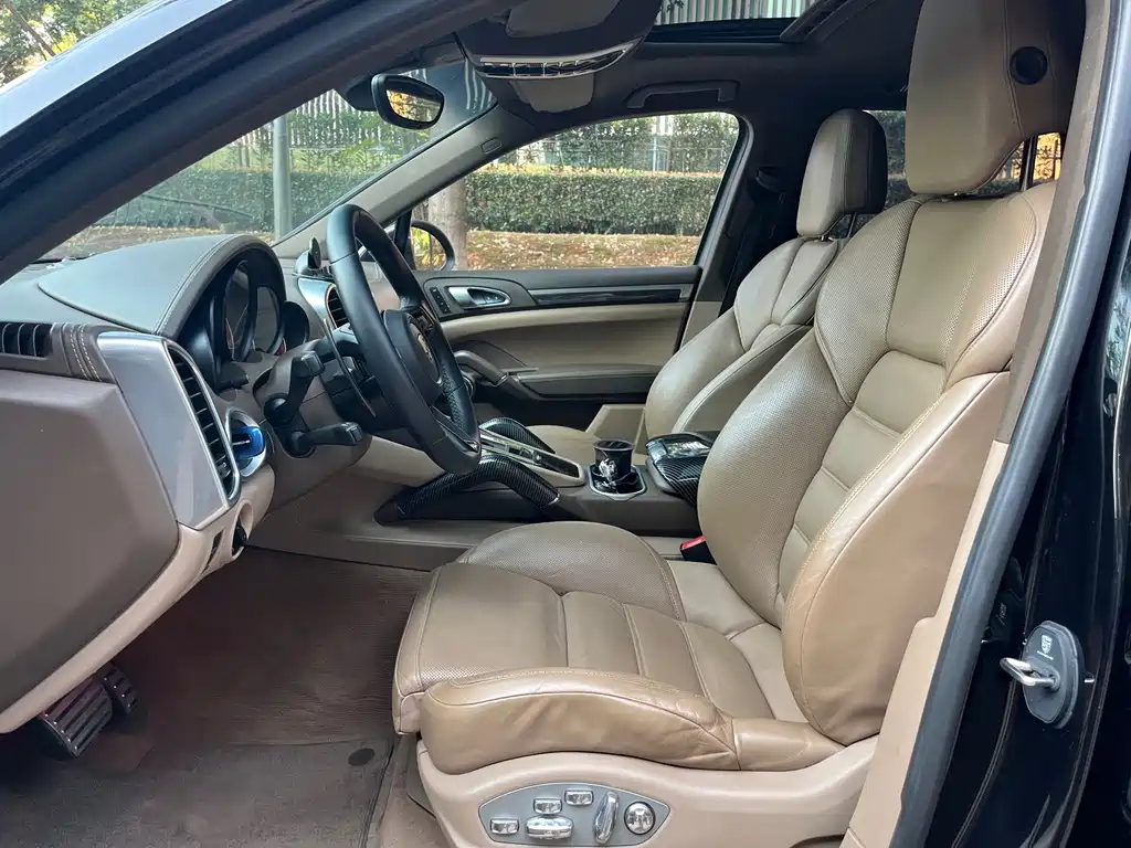 Porsche Cayenne — миниатюра 8
