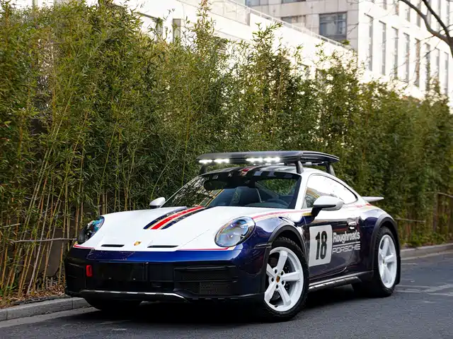 PORSCHE 911