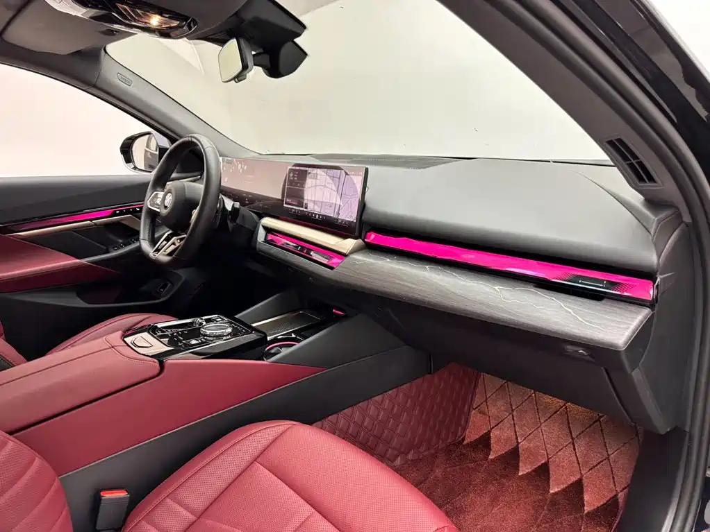 BMW 5 Series — миниатюра 11