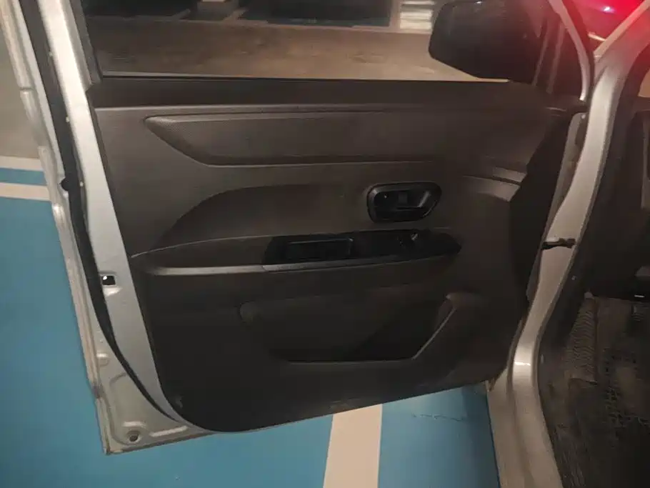 Wuling Hongguang V — миниатюра 7