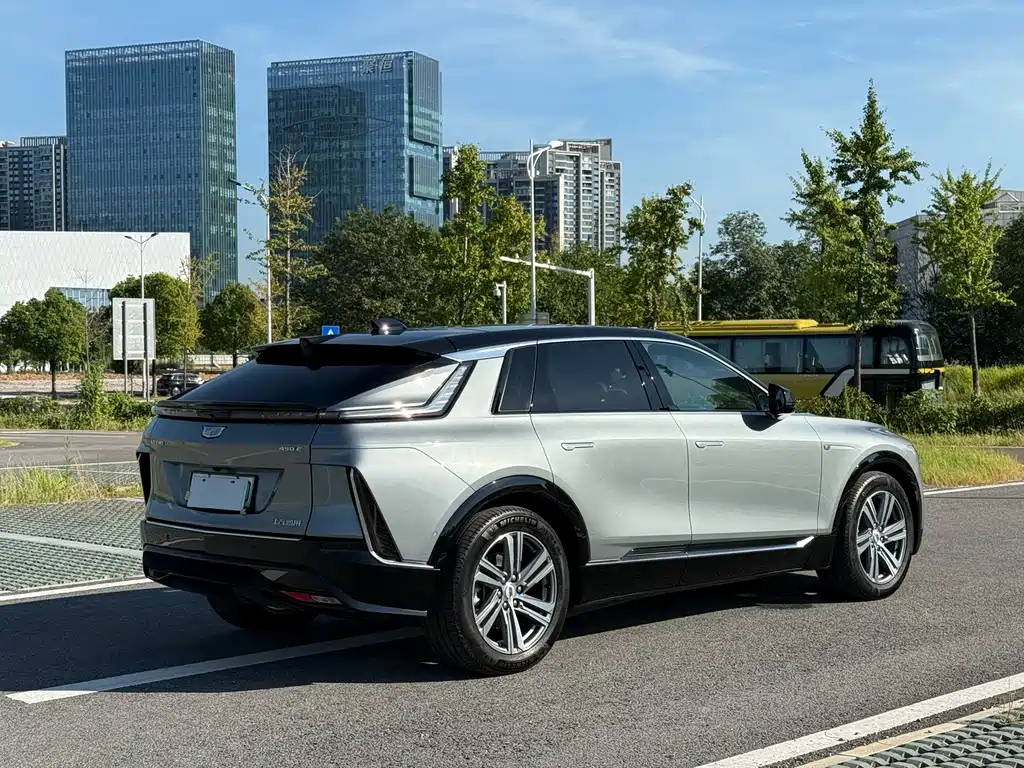 Cadillac Lyriq — миниатюра 19