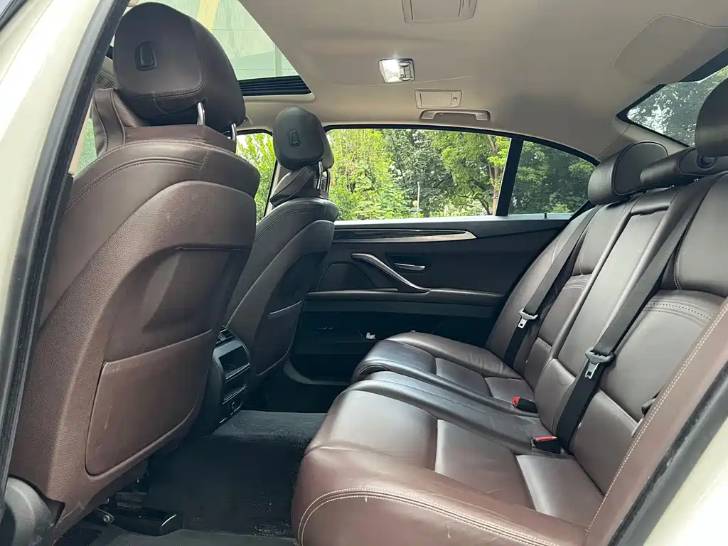 BMW 5 Series — миниатюра 11
