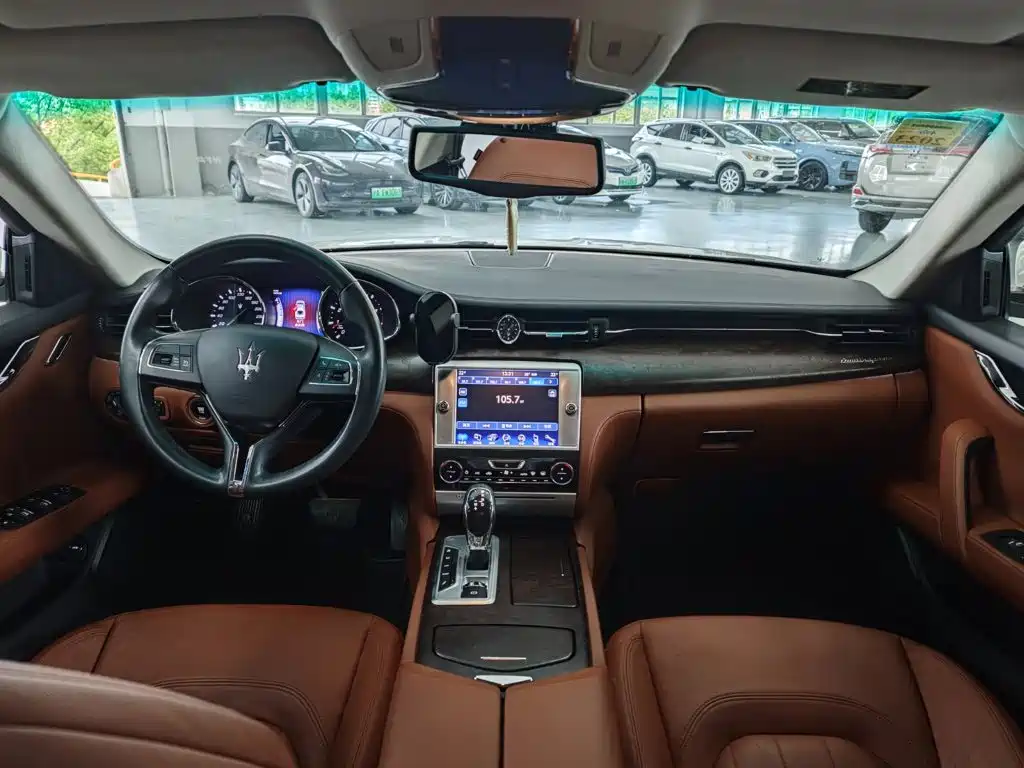 Maserati Quattroporte — миниатюра 7