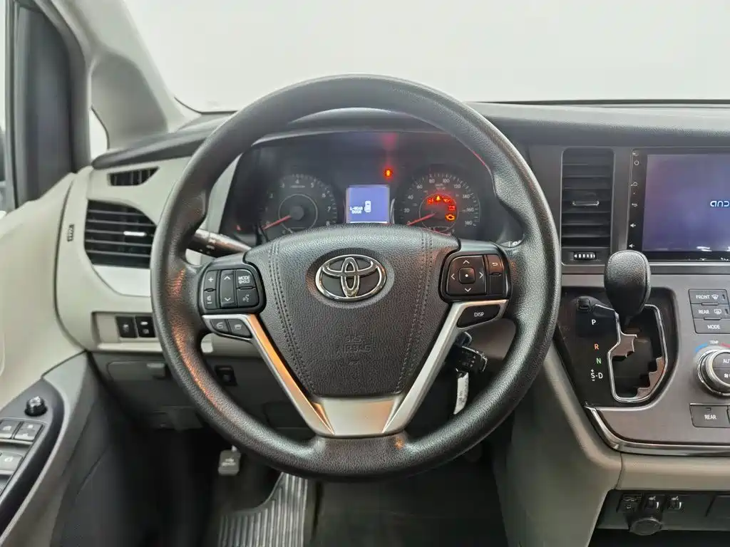 Toyota Sienna — миниатюра 13
