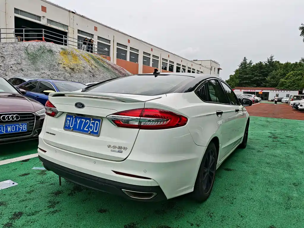 Ford Mondeo — миниатюра 6