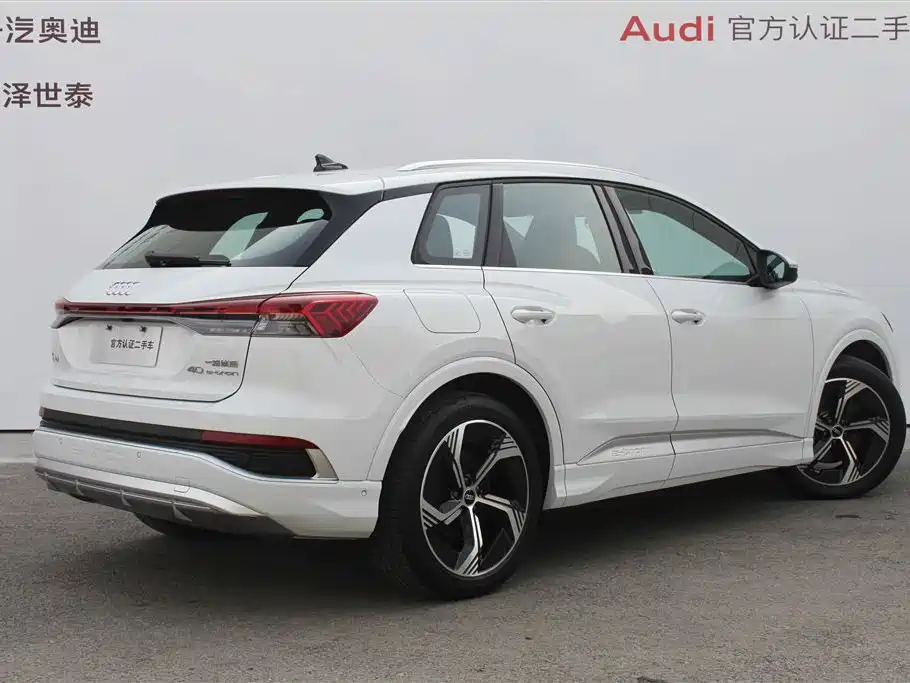 AUDI Q4 E TRON