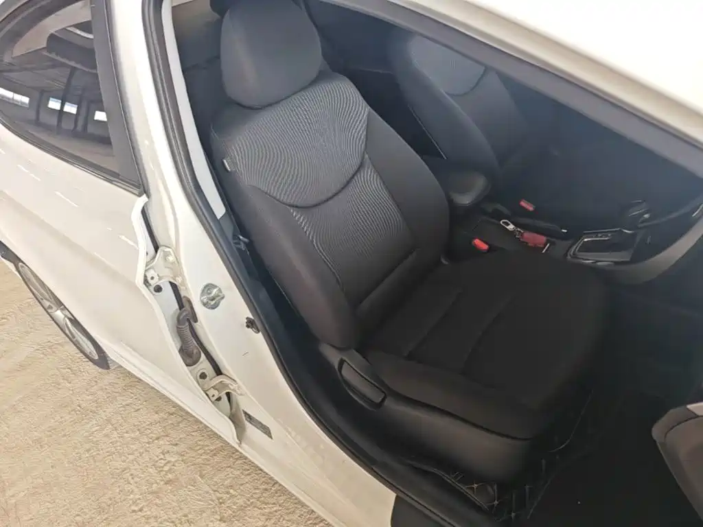 Hyundai Elantra Langdong — миниатюра 25