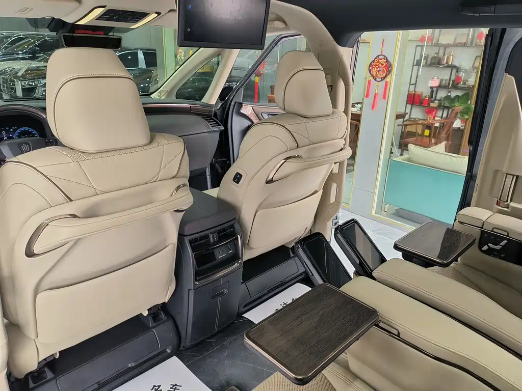 Toyota Vellfire — миниатюра 5
