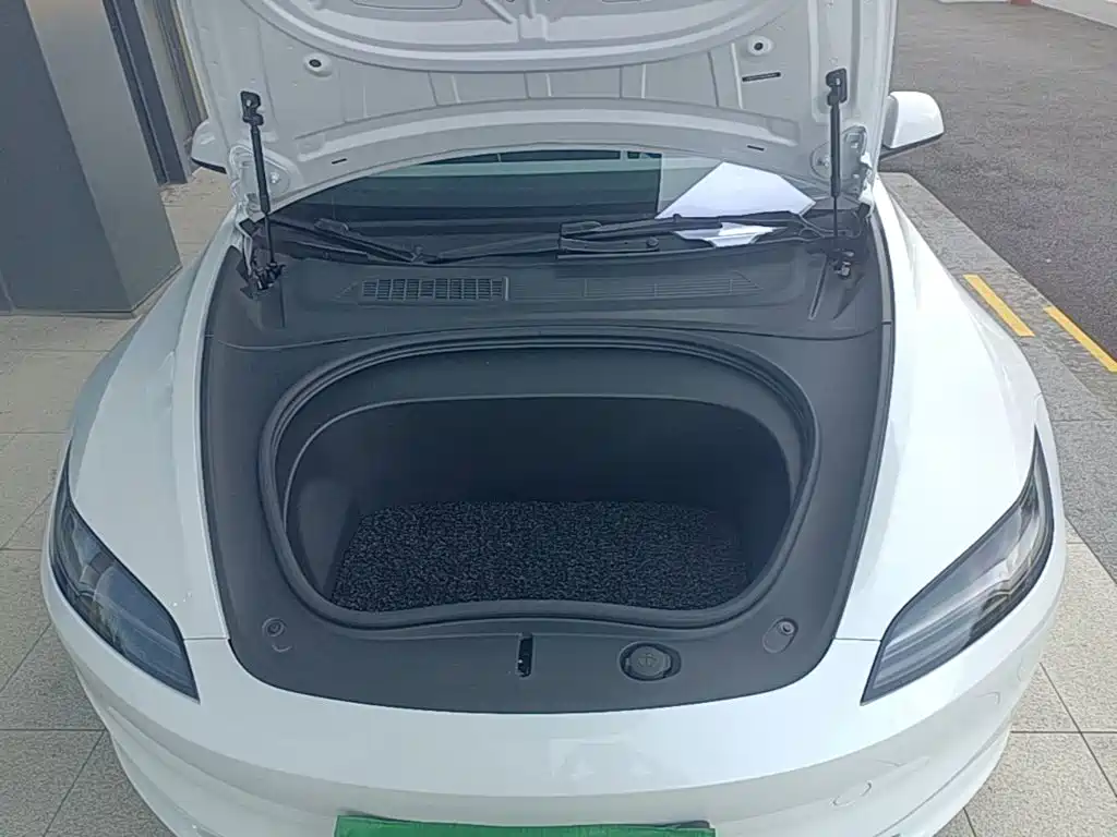 Tesla Model 3 — миниатюра 20