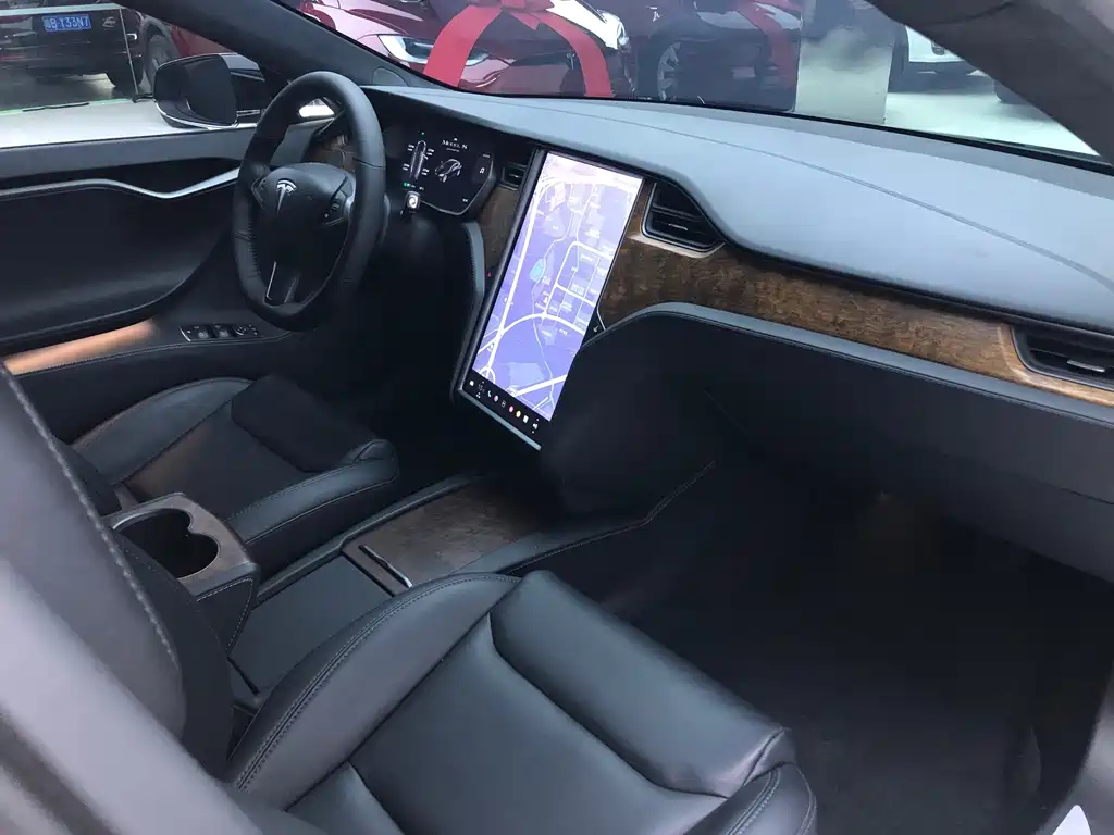 Tesla Model S — миниатюра 12