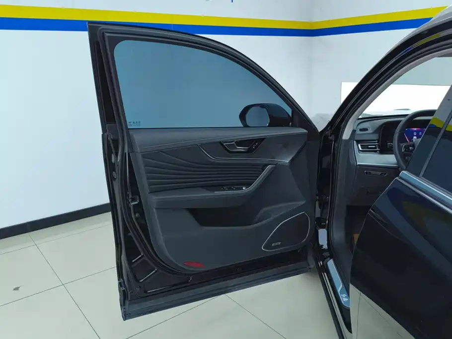 Hongqi HS5 2023 2.0T Pro