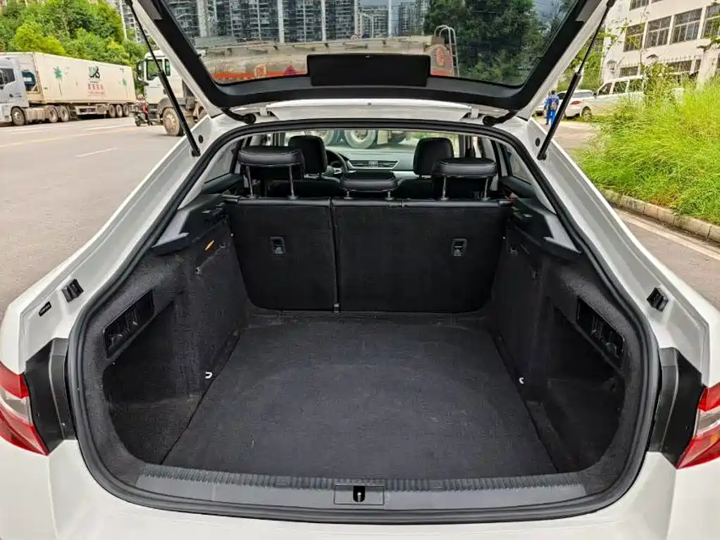 Skoda Superb — миниатюра 6