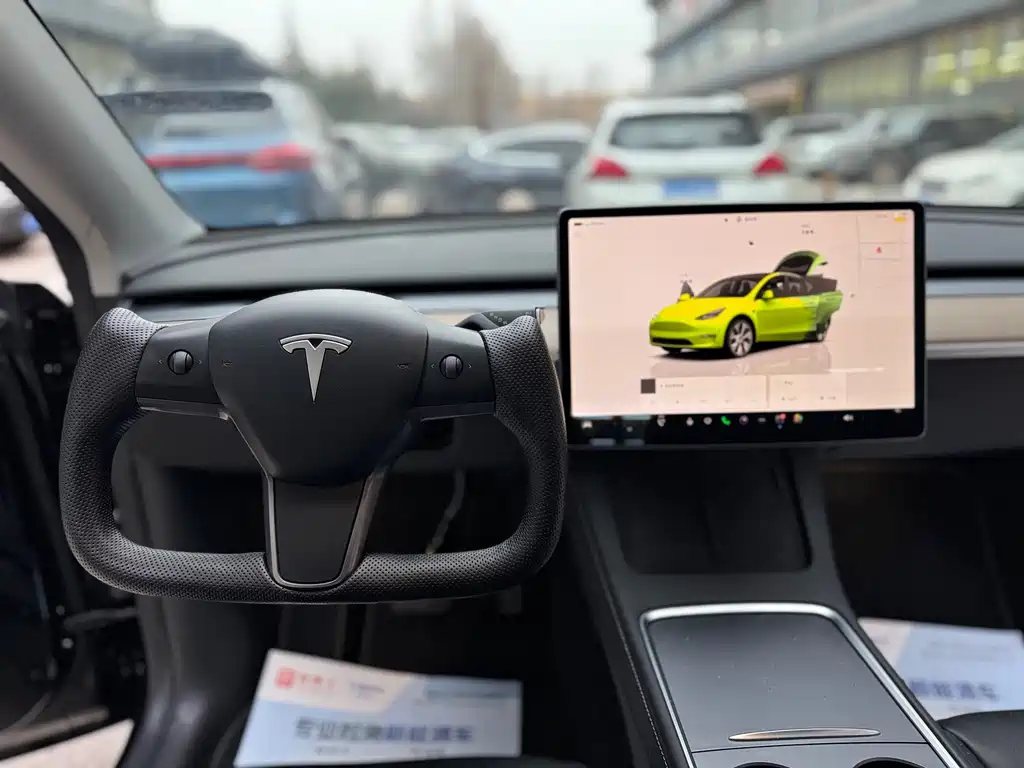 TESLA MODEL Y