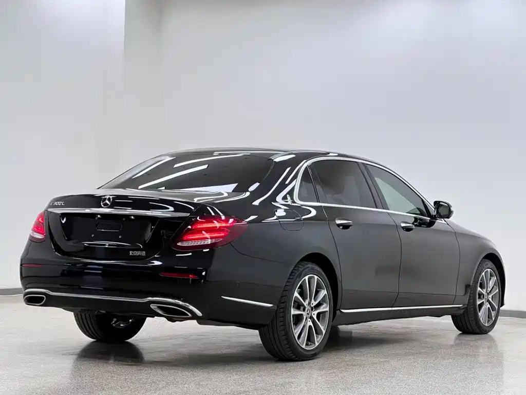 Mercedes-Benz E-Class — миниатюра 8