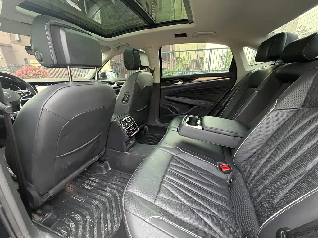 Volkswagen Passat 2023 330TSI Luxury