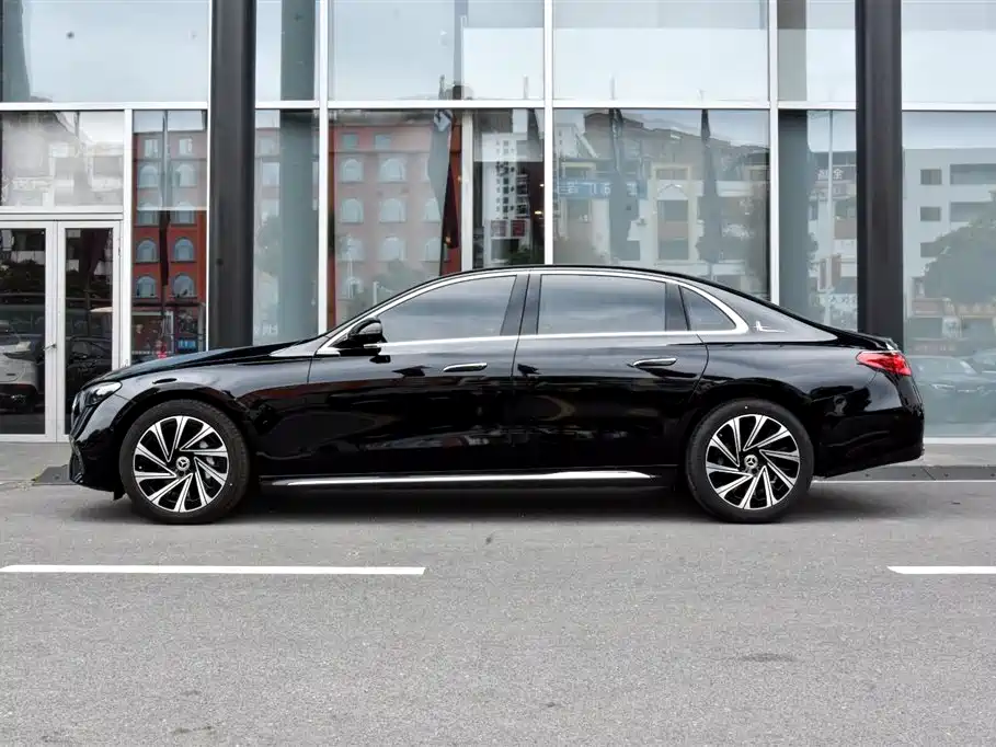Mercedes-Benz E-Class — миниатюра 3