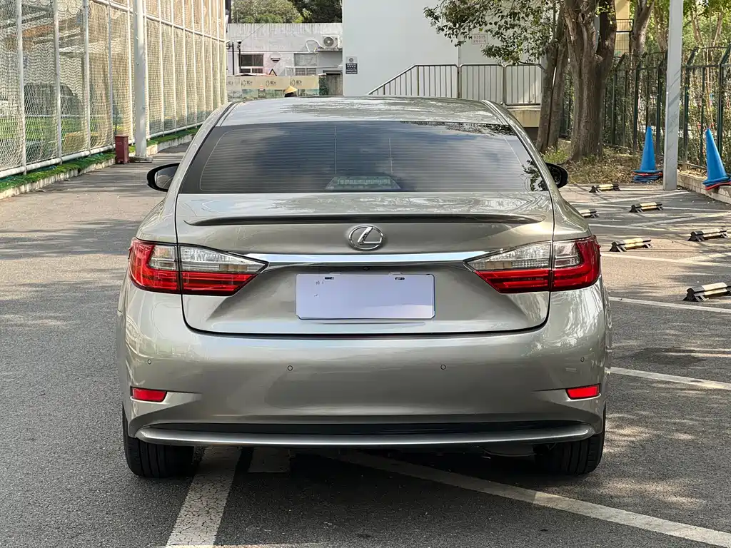 Lexus ES — миниатюра 5