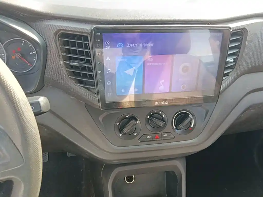 Wuling Hongguang V — миниатюра 13