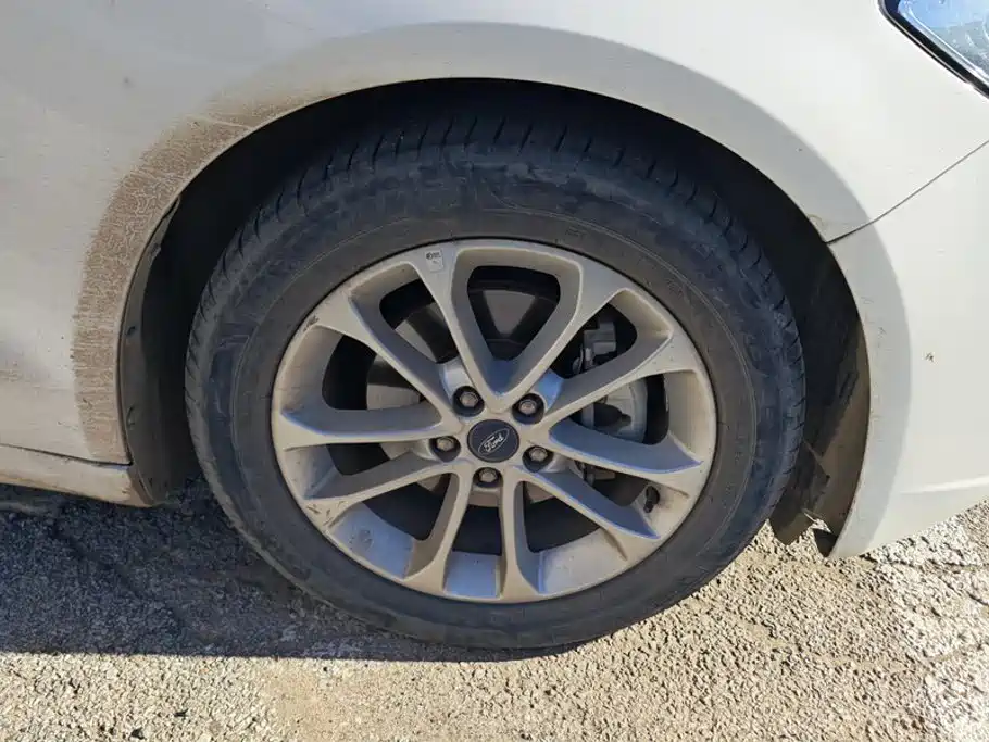 Ford Mondeo — миниатюра 6