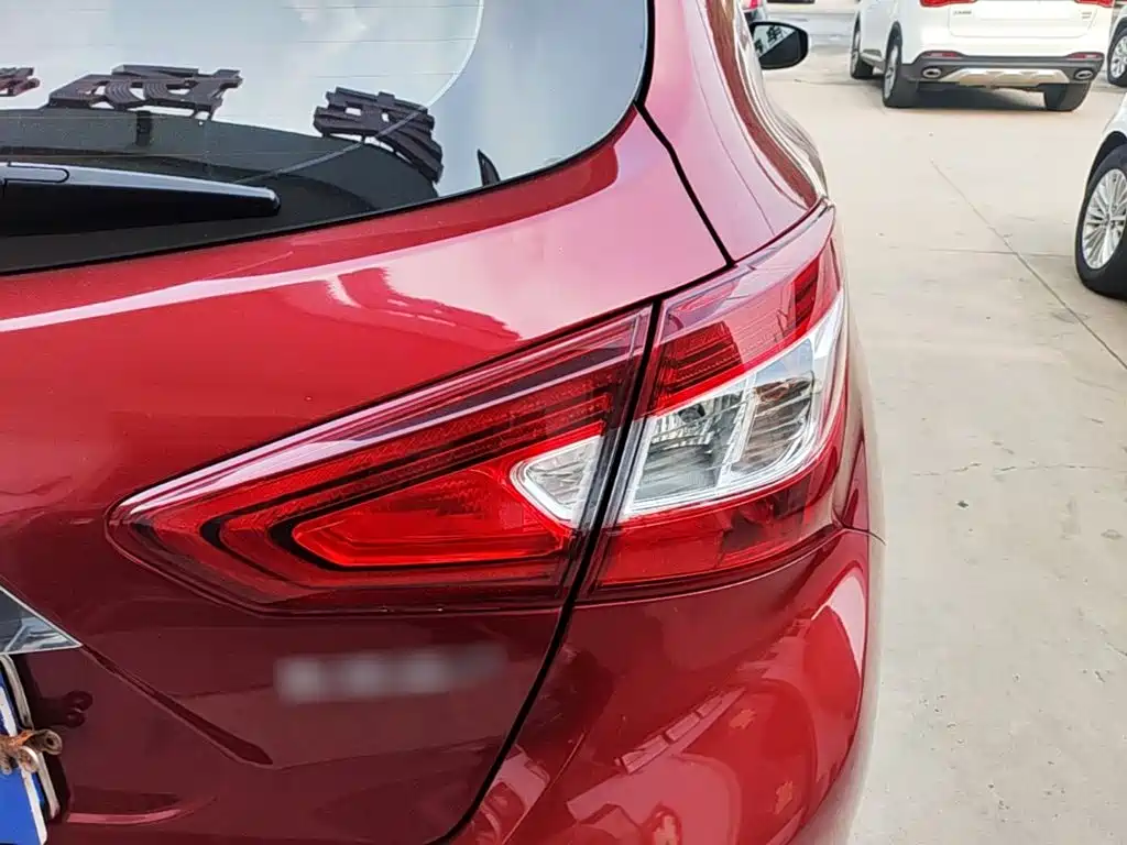 Nissan Tiida — миниатюра 8