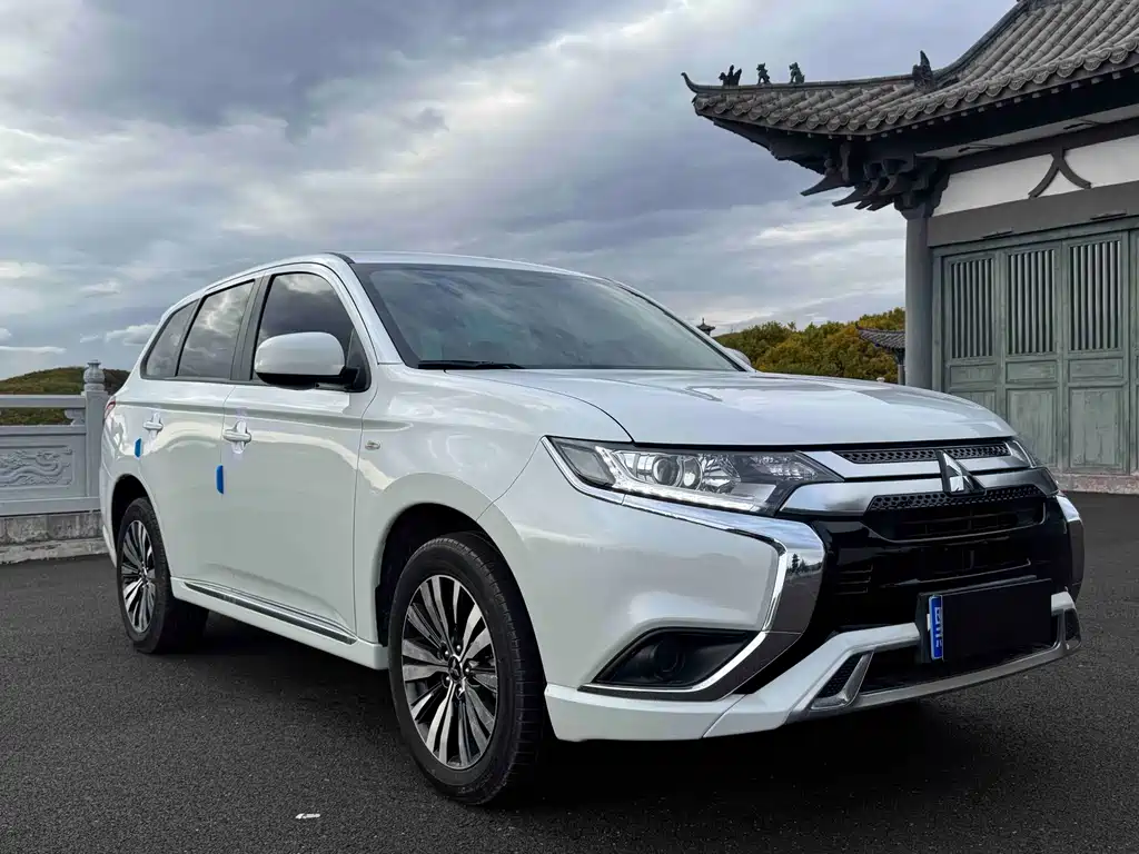 Mitsubishi Outlander — миниатюра 3