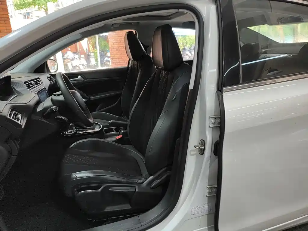 Peugeot 308 — миниатюра 9