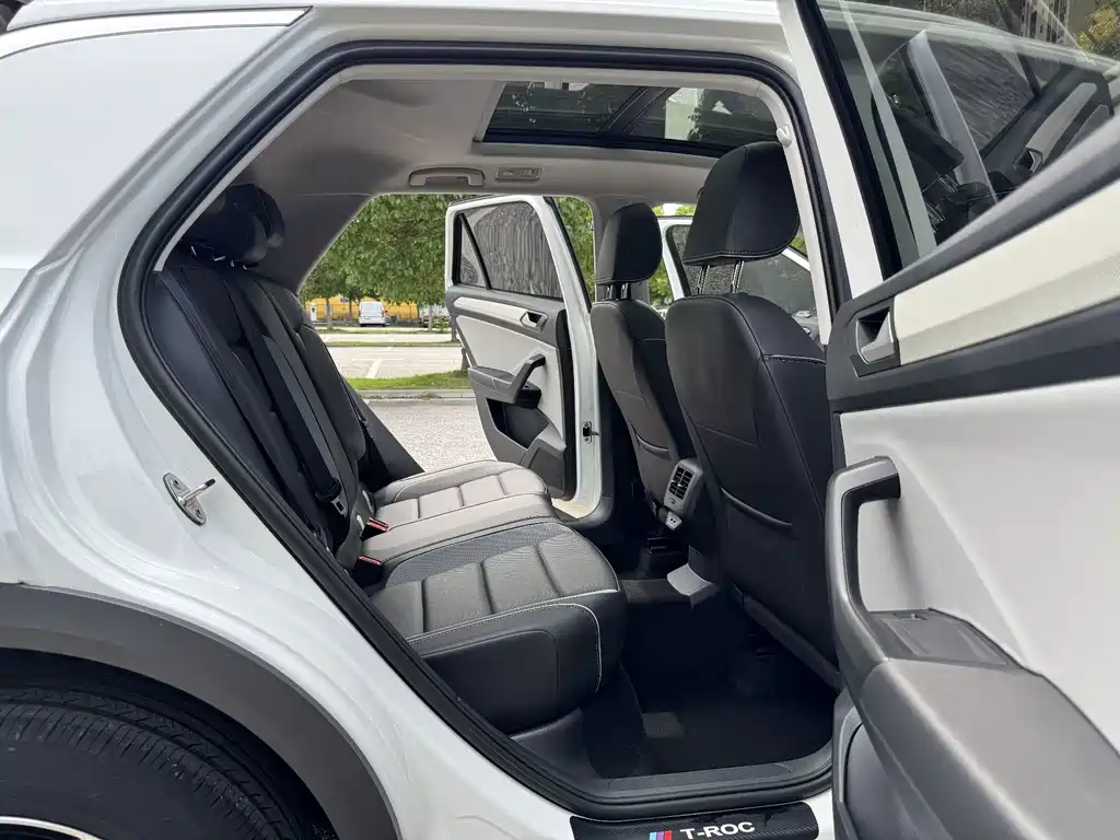 Volkswagen T-Roc — миниатюра 10