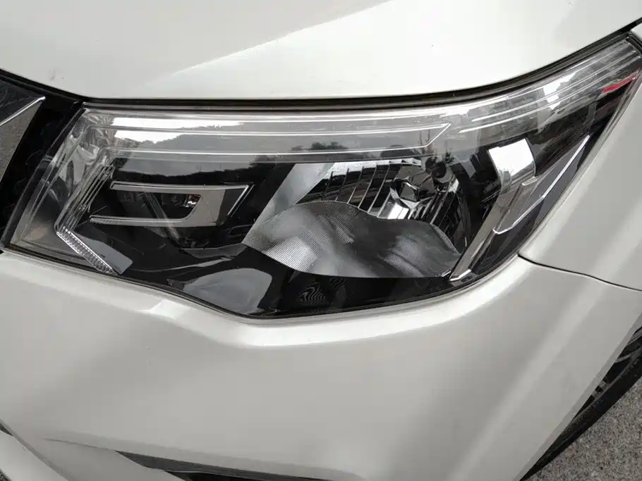Nissan Terra — миниатюра 5