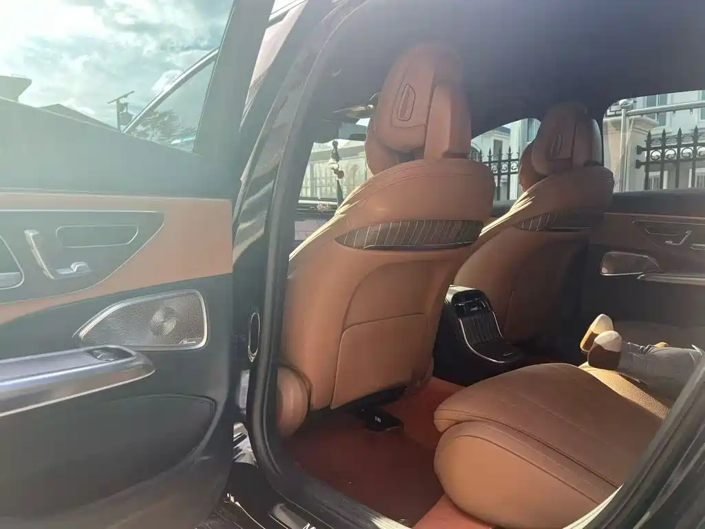 Mercedes-Benz E-Class — миниатюра 10