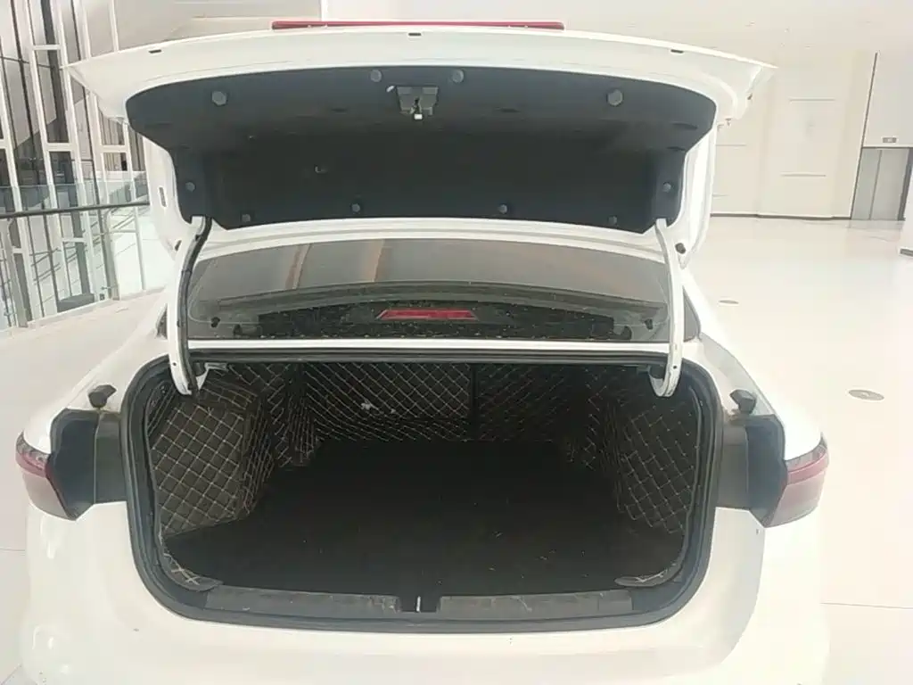 Geely Emgrand — миниатюра 19