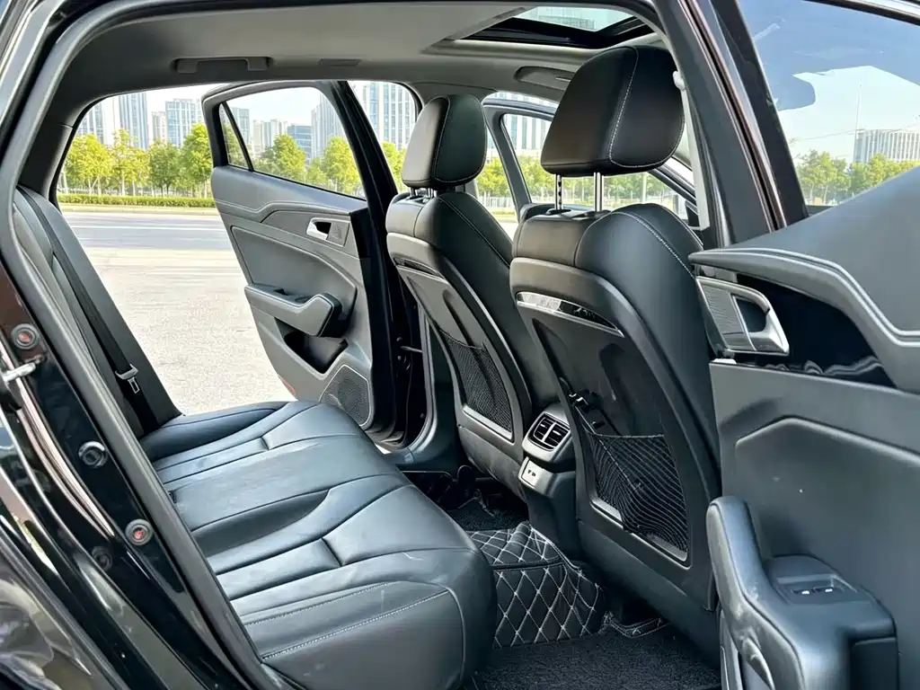 Hongqi Hongqi H5 — миниатюра 8
