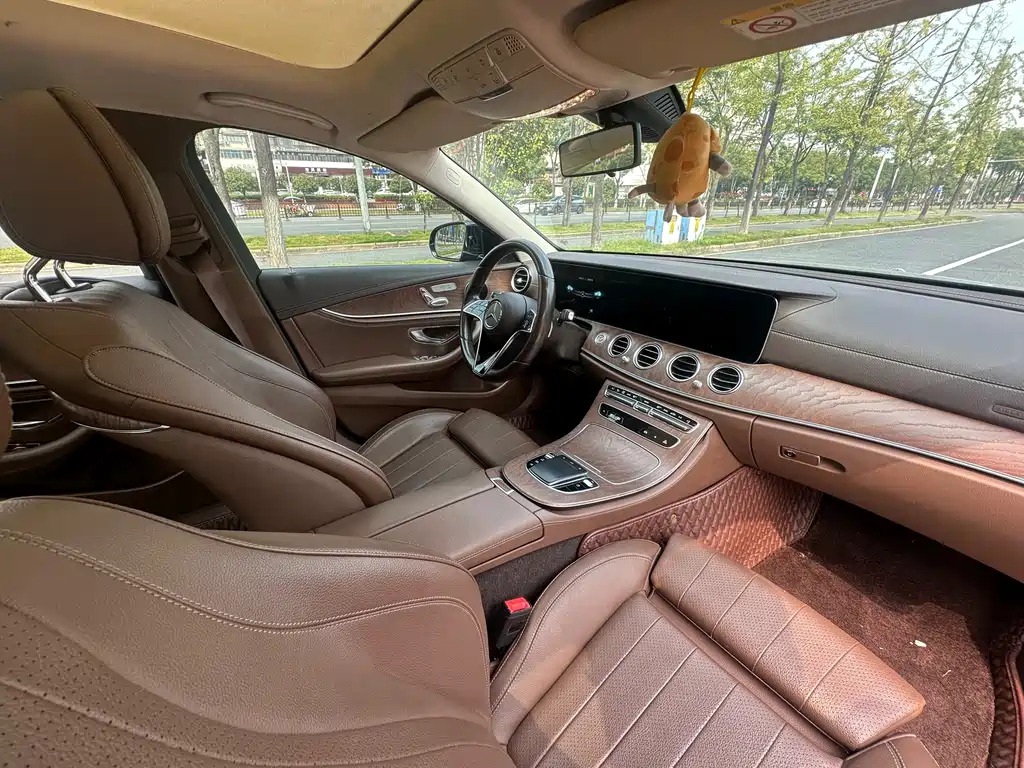 Mercedes-Benz E-Class — миниатюра 9