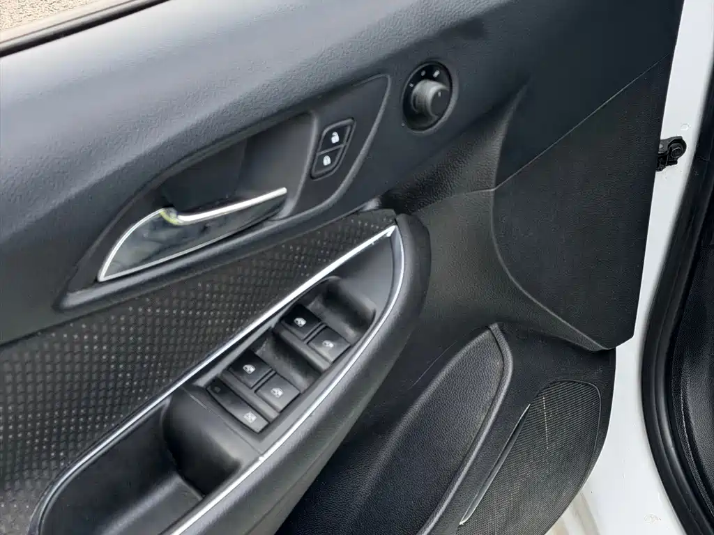 Chevrolet Cruze — миниатюра 15