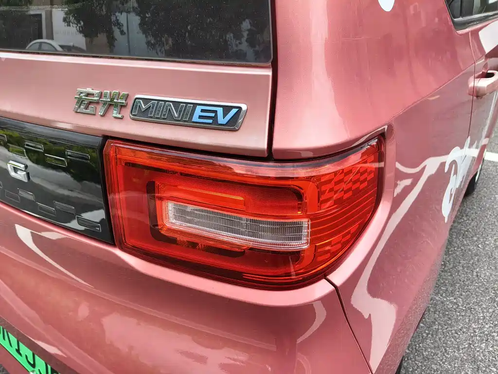 Wuling MINIEV — миниатюра 13