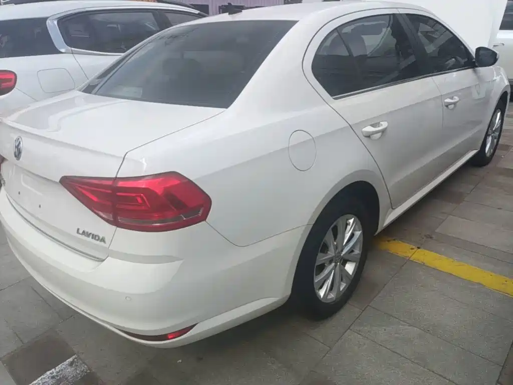 Volkswagen Lavida — миниатюра 7