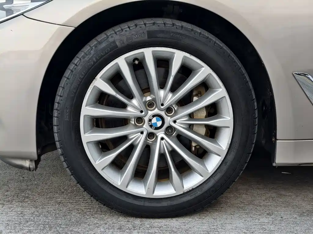 BMW 5 Series — миниатюра 23